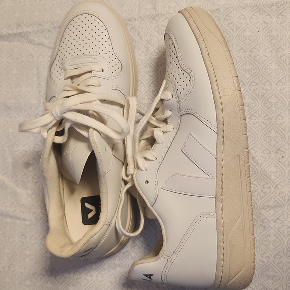 Veja V-10 All White Low Top Lace Up Sneakers Size 37/6 Women